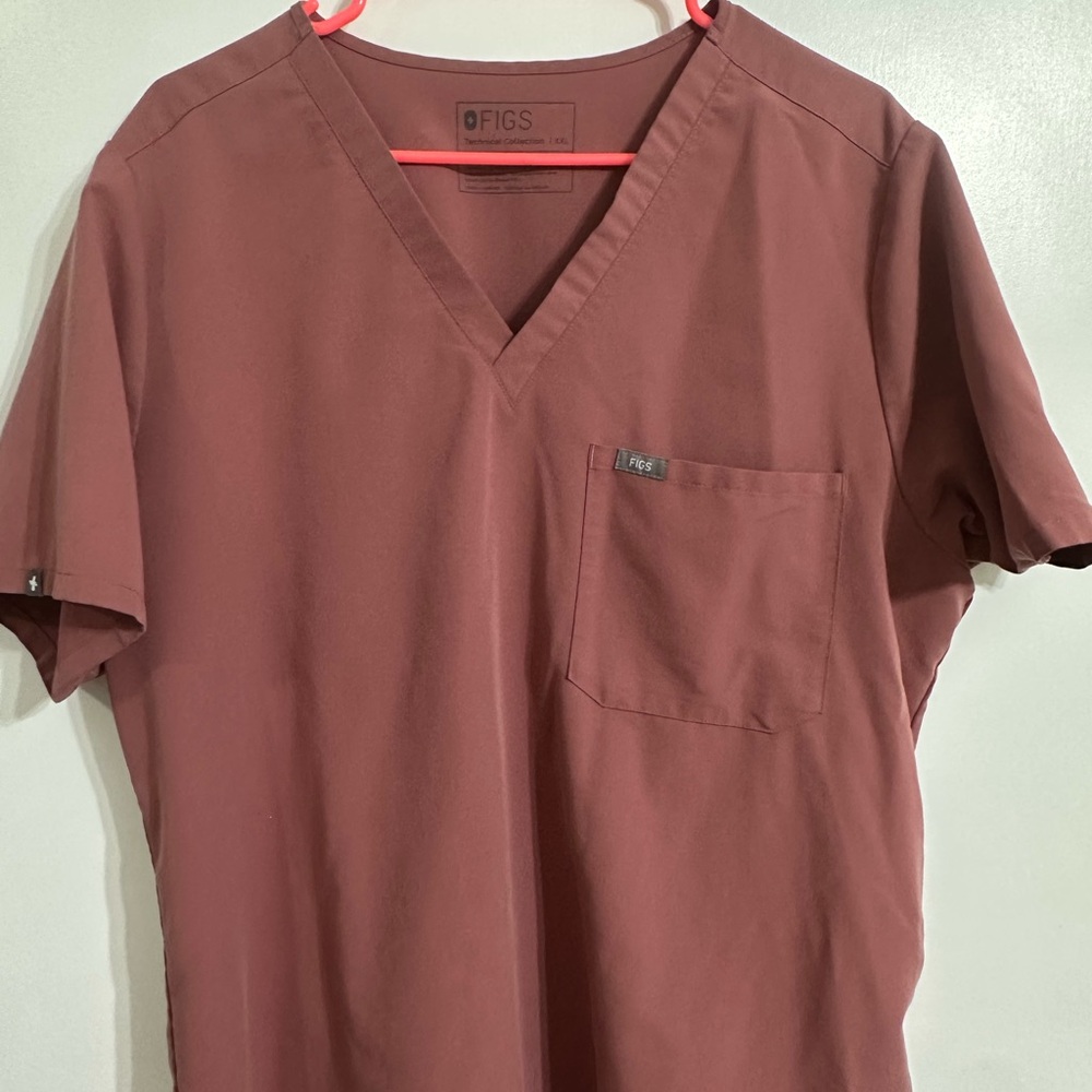 Figs  Short Sleeve V-Neck Tee in Mauve